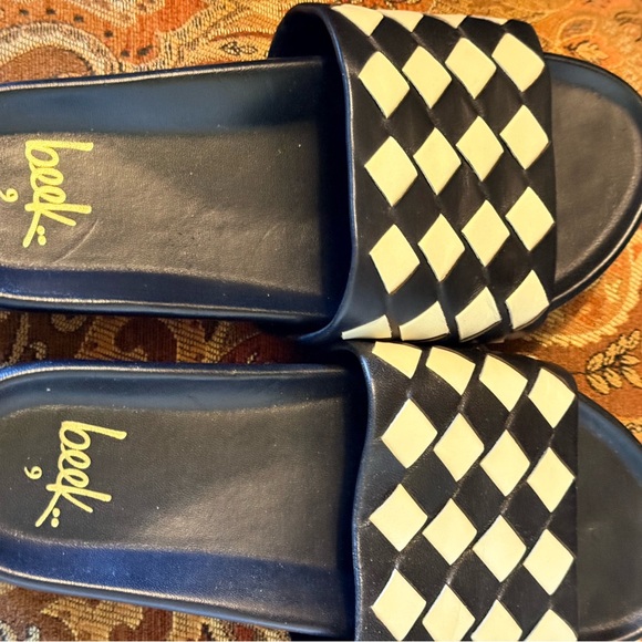 Beek Pelican Leather Slide. Woven.Black -Cream Size 9 EUC memory foam bed - Picture 13 of 15